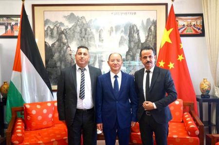 جبهة النضال الشعبي تبحث مستقبل العلاقات الفلسطينية الصينية مع السفير الصيني